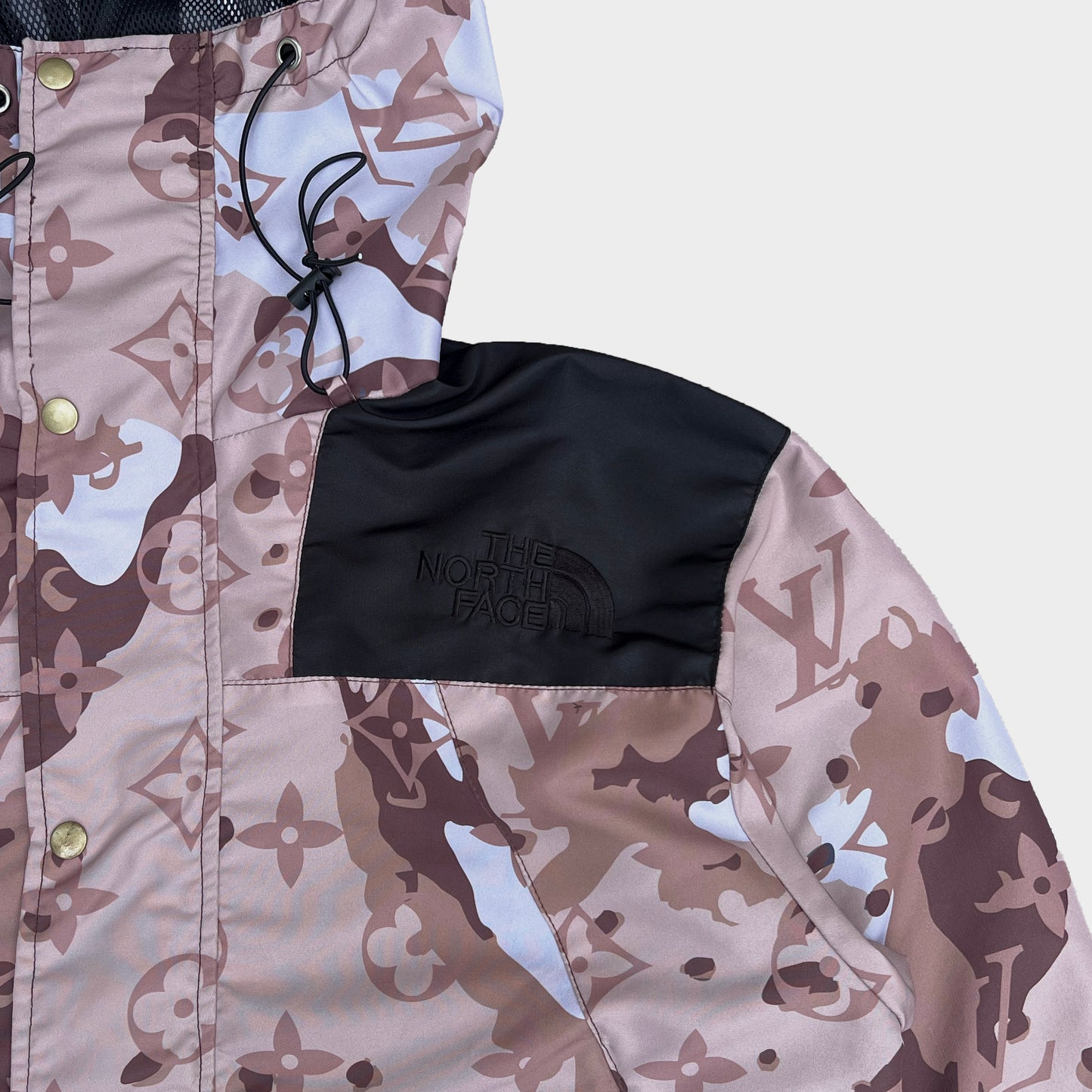 Sand Camo LV x TNF windbreaker (Size M)